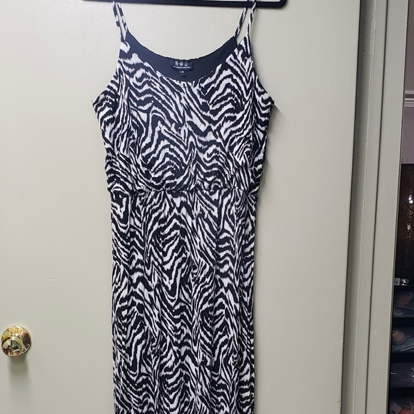 N.W.D. Summer Black and White  Design  Maxi Length  Dress- Size L - Picture 1 of 5